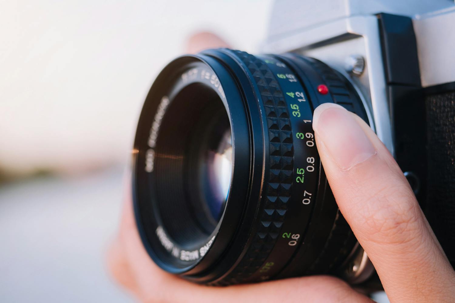 analog fotoudstyr objektiv fokuseres manuelt Fotografering med analogt fotoudstyr